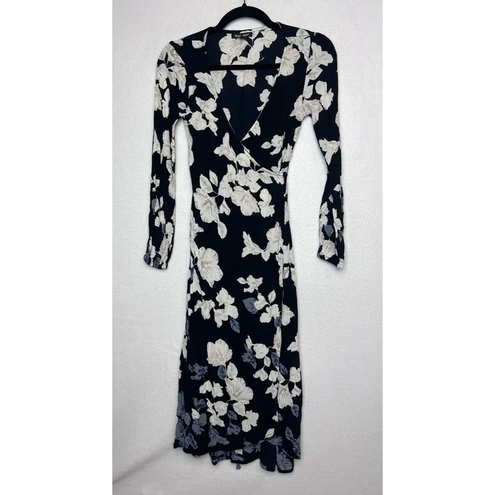 Billabong Women's Floral Wrap Dress Size XS Long Sleeve White Blue Flowers